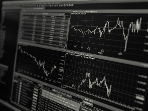 Grafiek van dividend aandelen AEX op een computerscherm